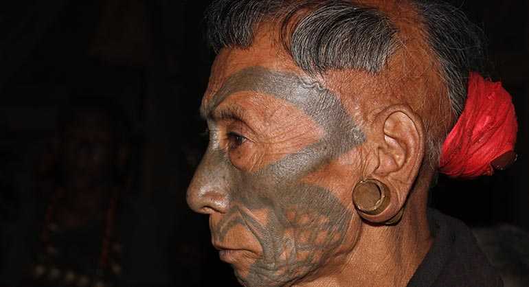 Numa Trilha de Tatuagem em Nagaland