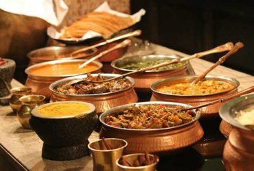 How-to-eat-an-Indian-meal1-1