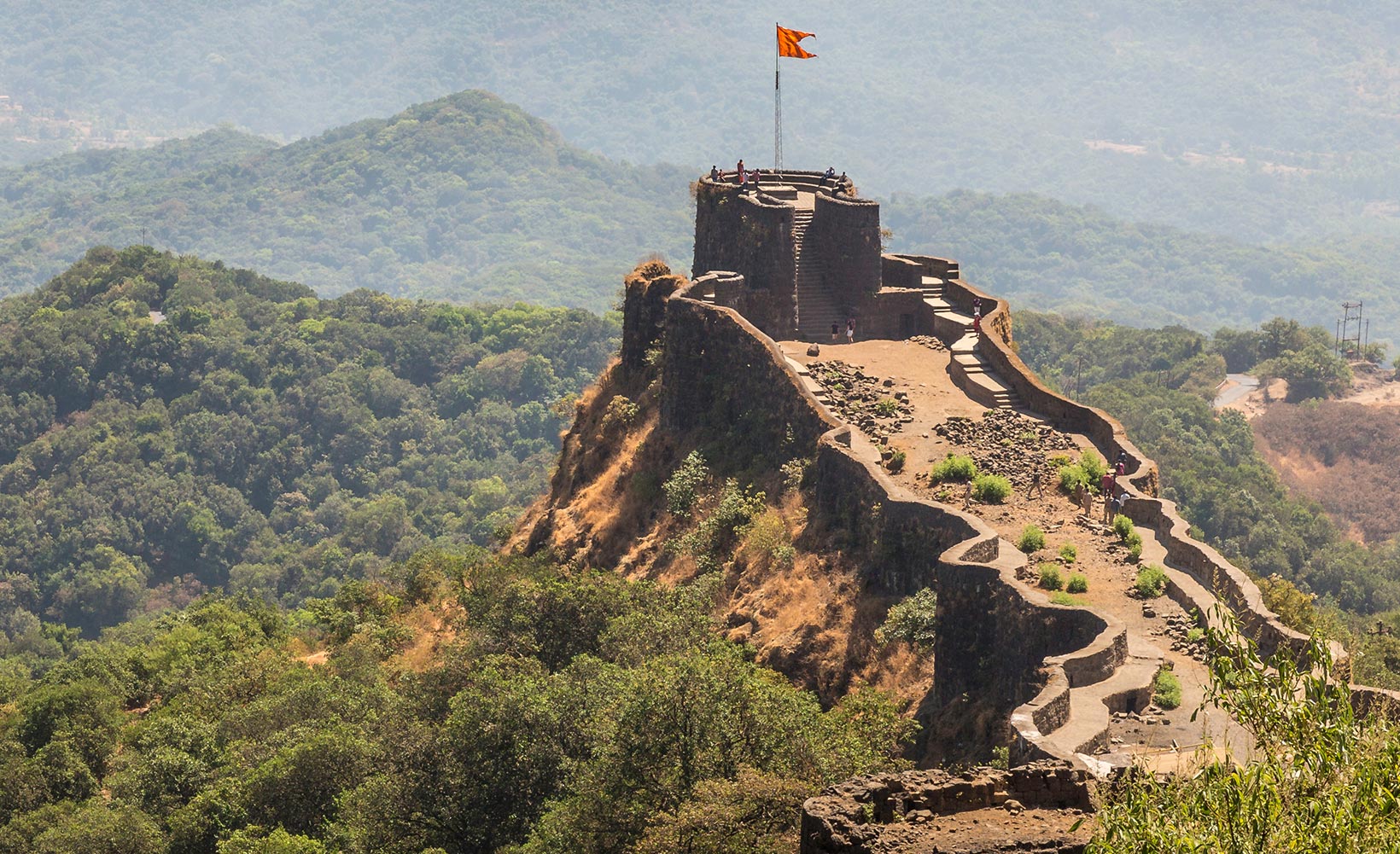 Le gouvernement du Maharashtra interdit la consommation d’alcool dans les forts.