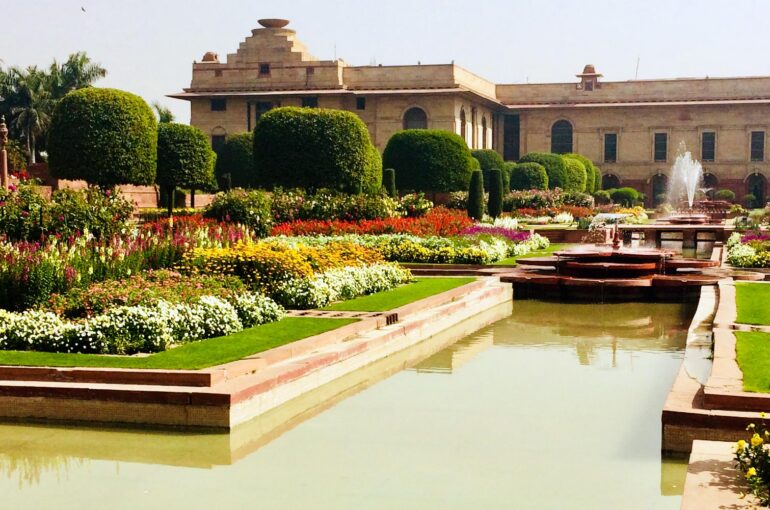 Mughal-Garden-to-open-doors-soon-as-fresh-flowers-bloom-1