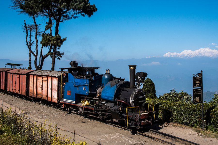 Spielzeugeisenbahn zu den Wolken von Darjeeling