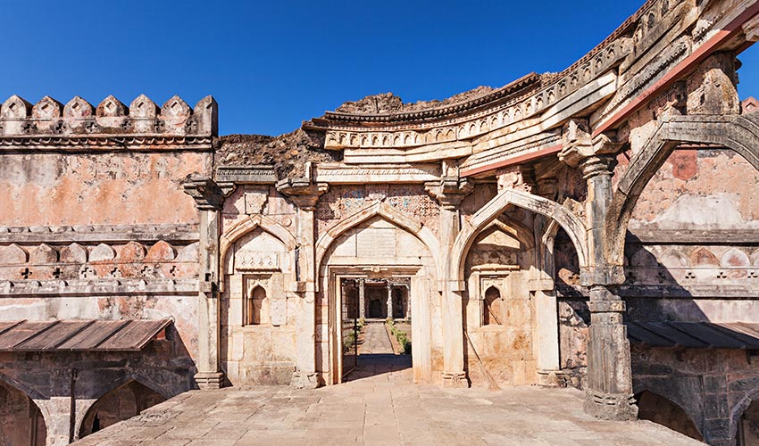 Mandu: A Jóia Brilhante dos Impérios na Índia Central