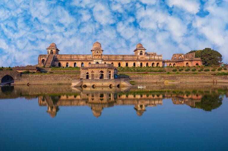 jahaz-mahal-palace-mandu-blog